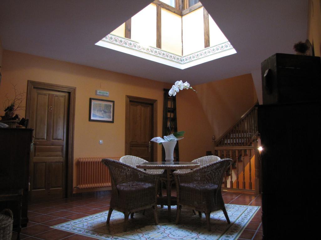 Hostal Rural Huartearena Iza Exterior photo