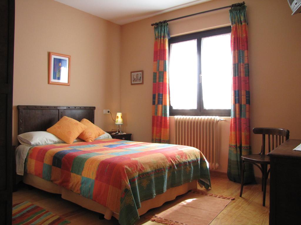 Hostal Rural Huartearena Iza Exterior photo